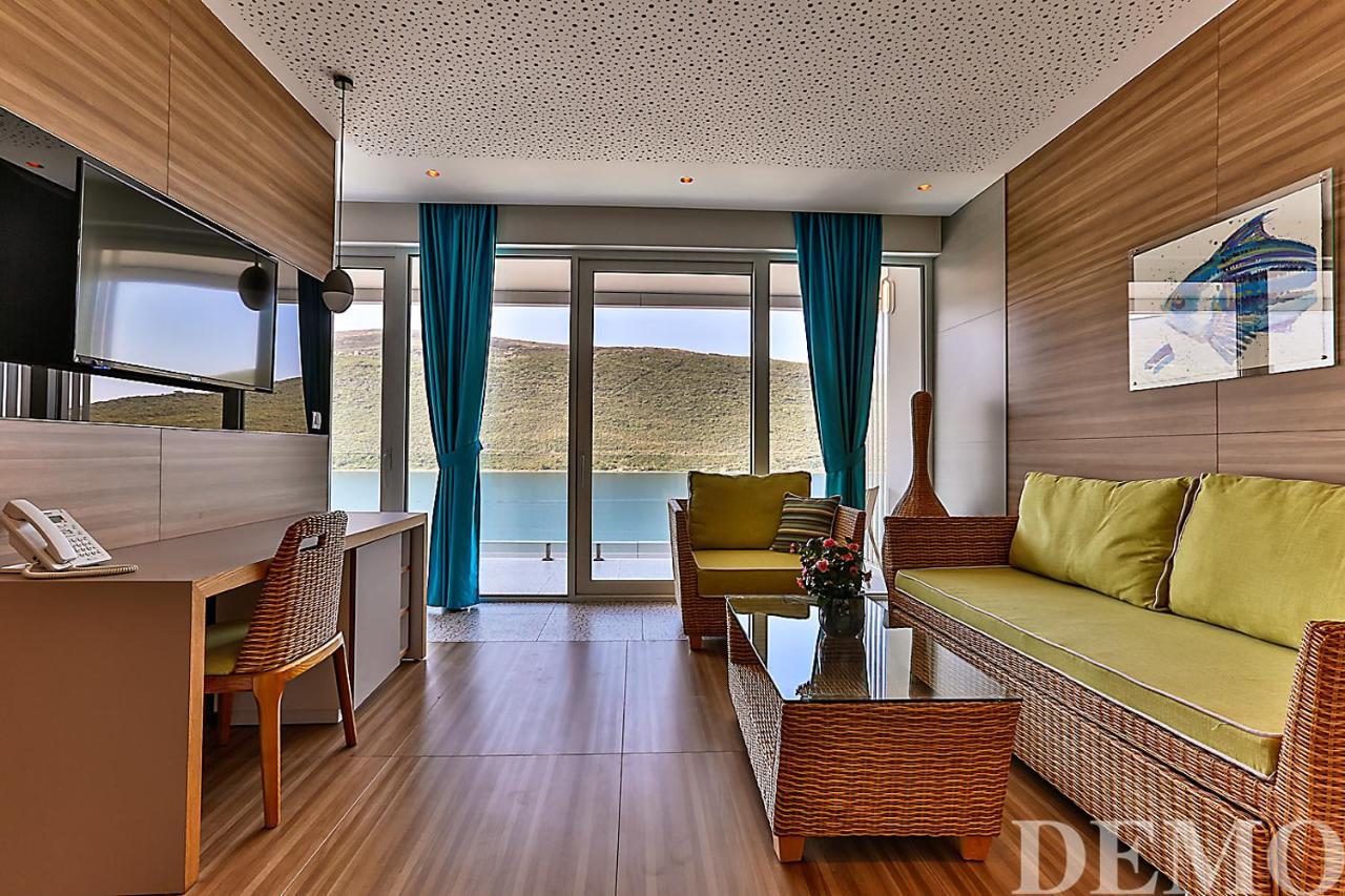 Carine Hotel Kumbor Superior 헤르섹 외부 사진