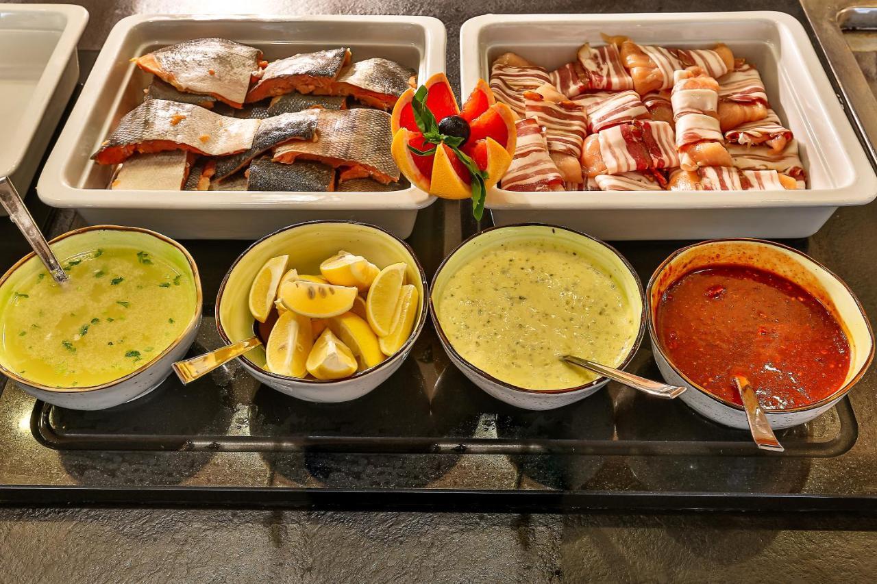 Carine Hotel Kumbor Superior 헤르섹 외부 사진