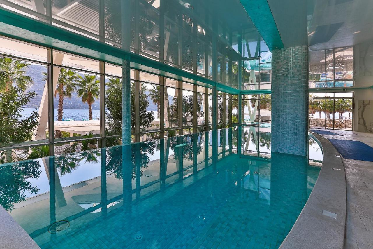 Carine Hotel Kumbor Superior 헤르섹 외부 사진