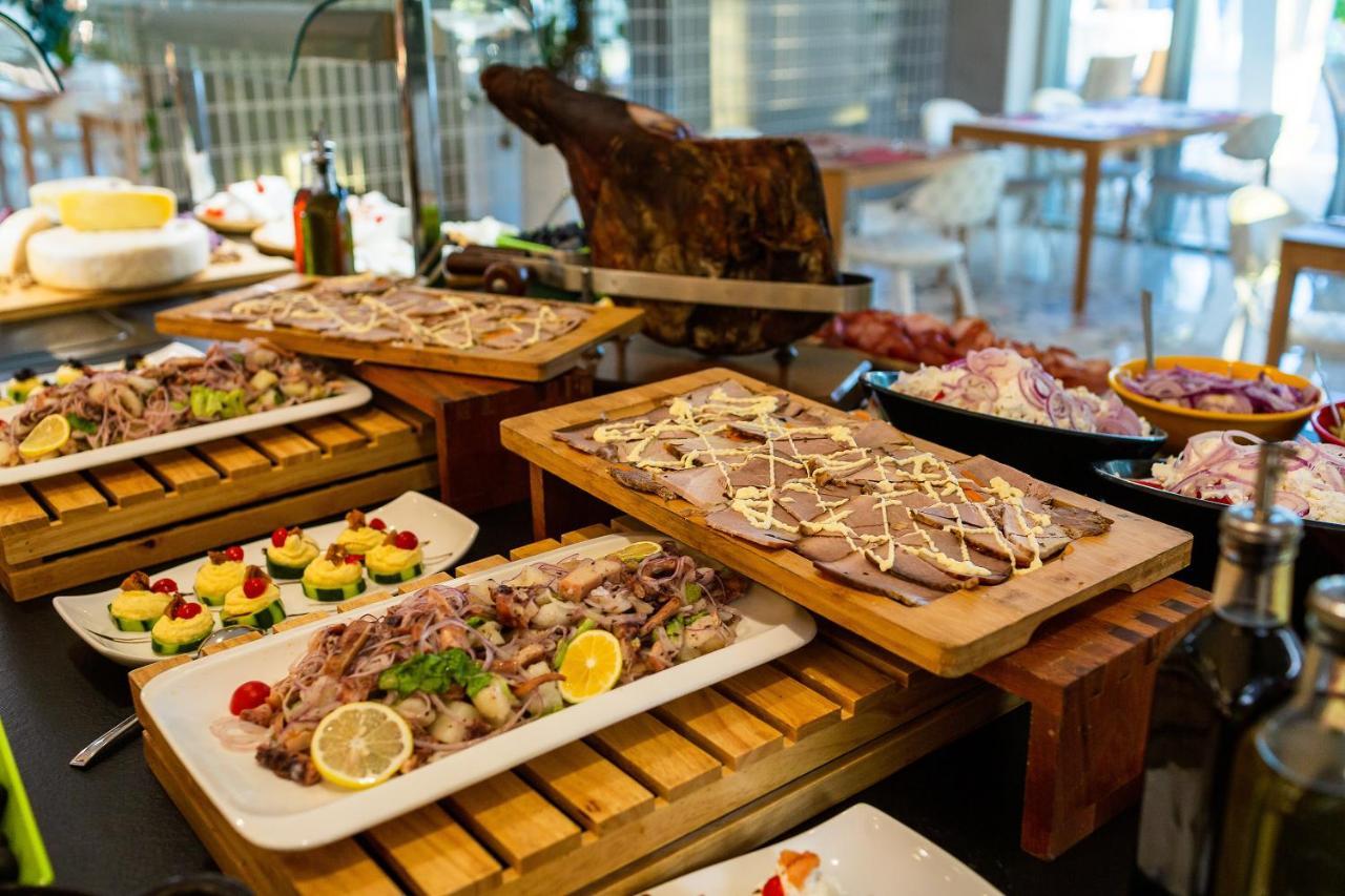 Carine Hotel Kumbor Superior 헤르섹 외부 사진