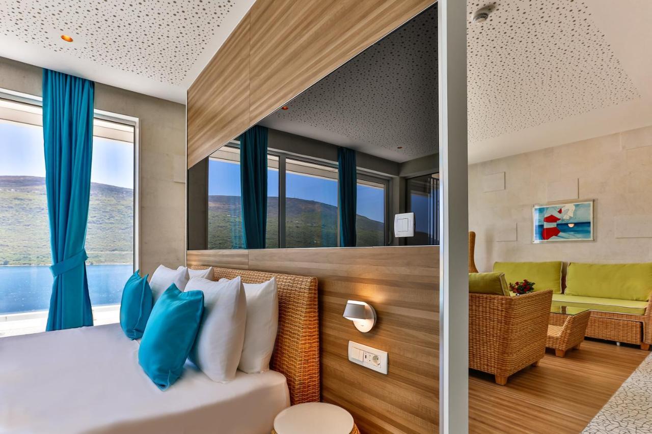 Carine Hotel Kumbor Superior 헤르섹 외부 사진