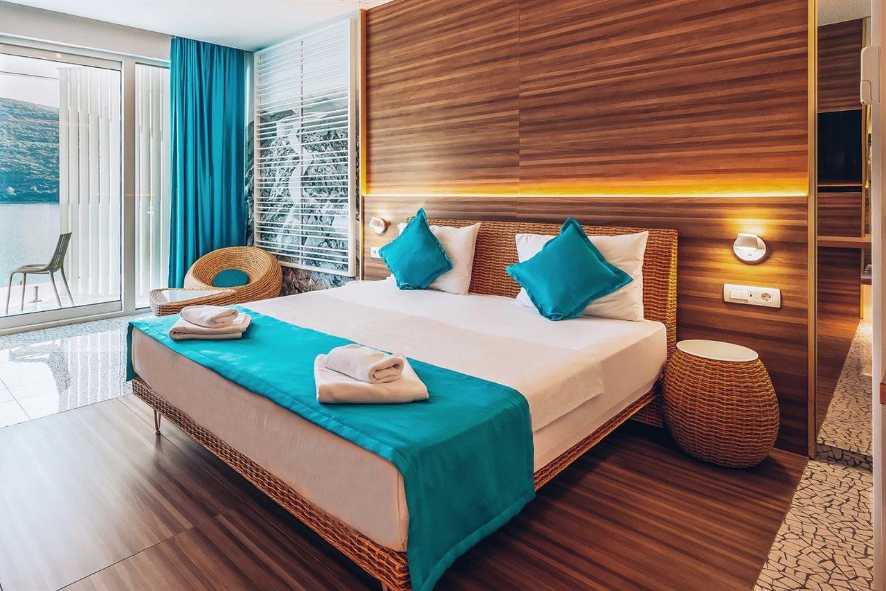 Carine Hotel Kumbor Superior 헤르섹 외부 사진