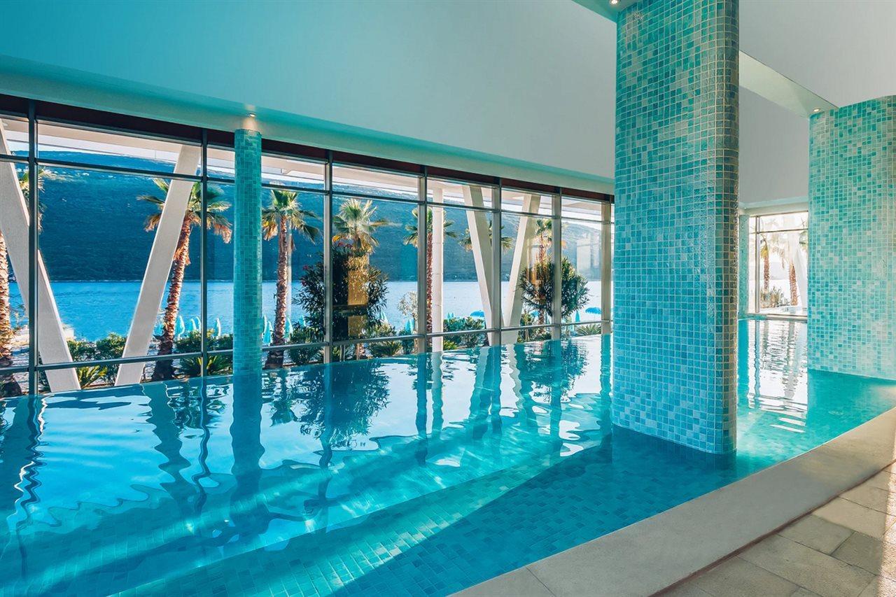 Carine Hotel Kumbor Superior 헤르섹 외부 사진